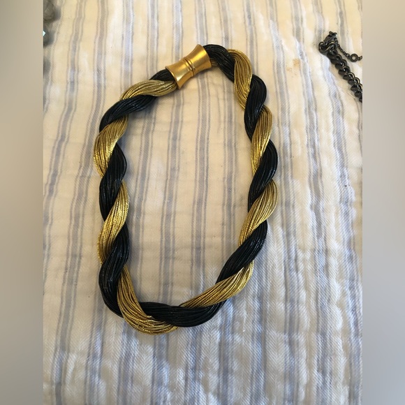 Assorted necklaces - Picture 13 of 16